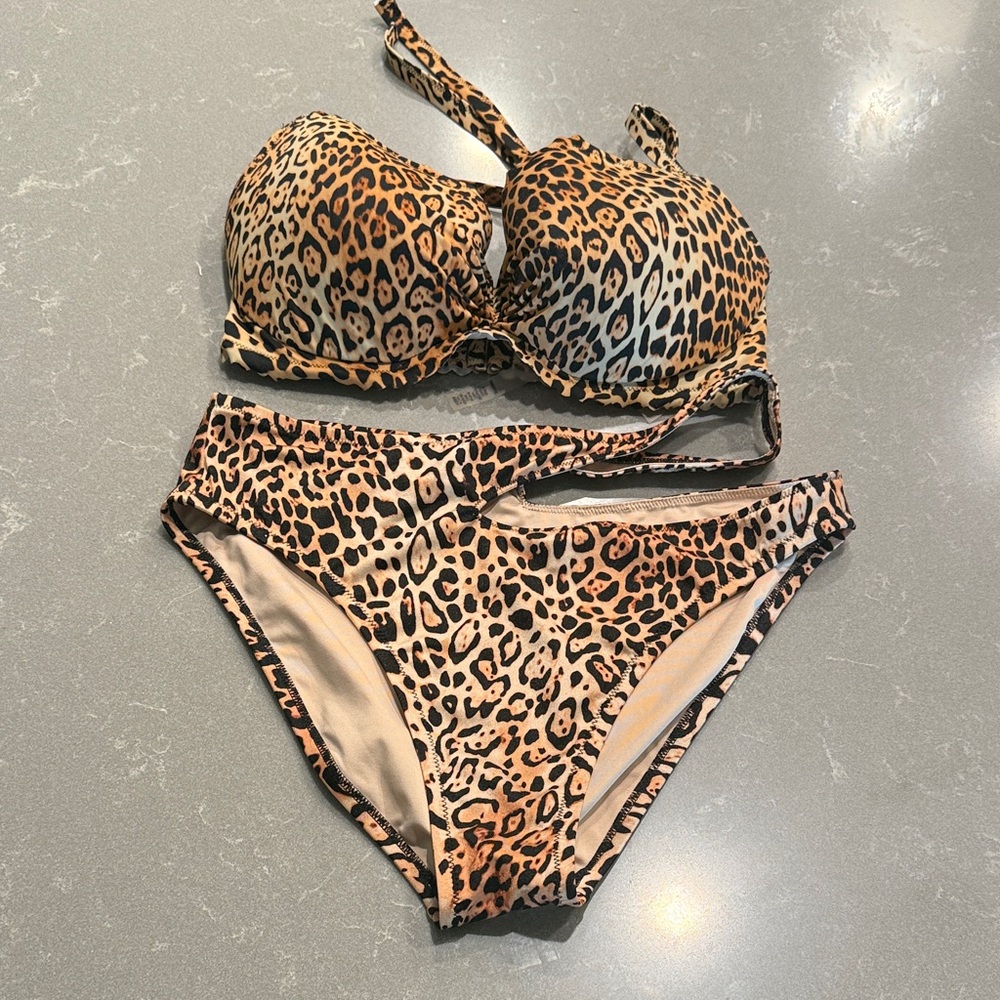 Victoria's Secret Leopard Print Bikini Set 38D and L bottoms